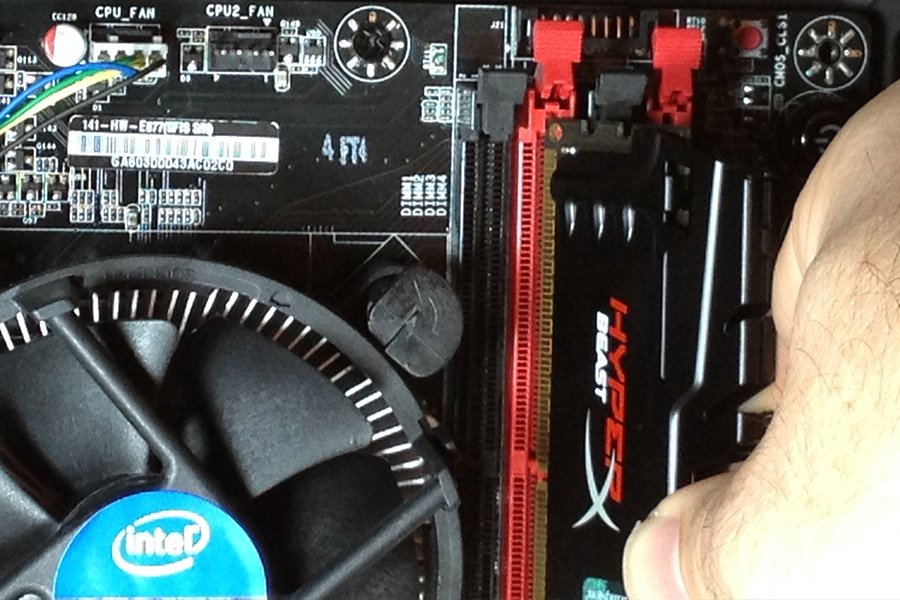 Align notch on RAM and motherboard
