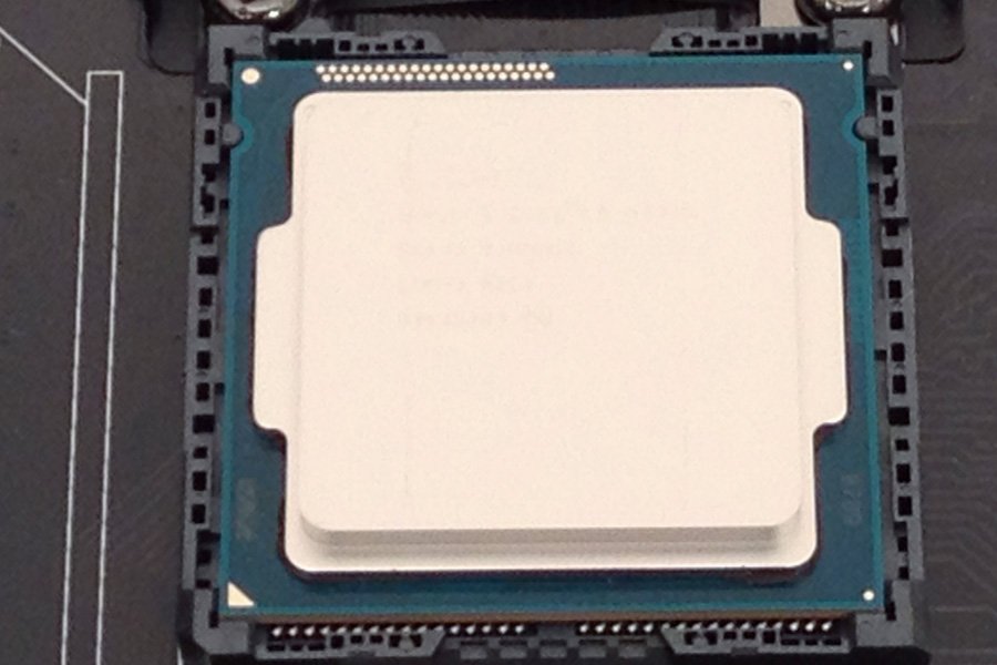 CPU notch and arrow alignment.